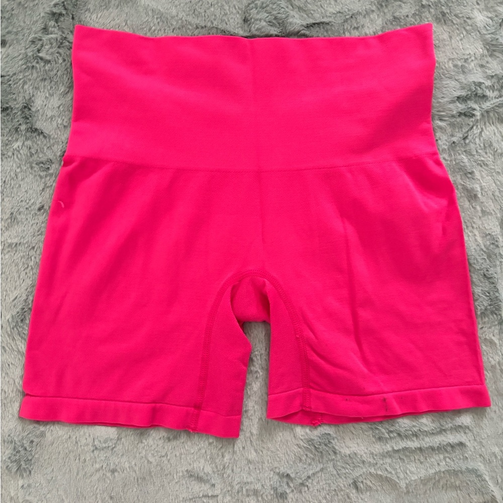 Pink biker shorts!